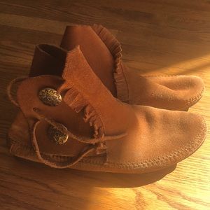 Tan Minnetonka Ankle Boot with Fringe 9 Used